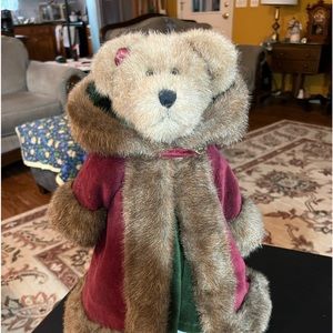 13” Boyd’s Bear. Mrs. Frostberry. With tags. $35.00